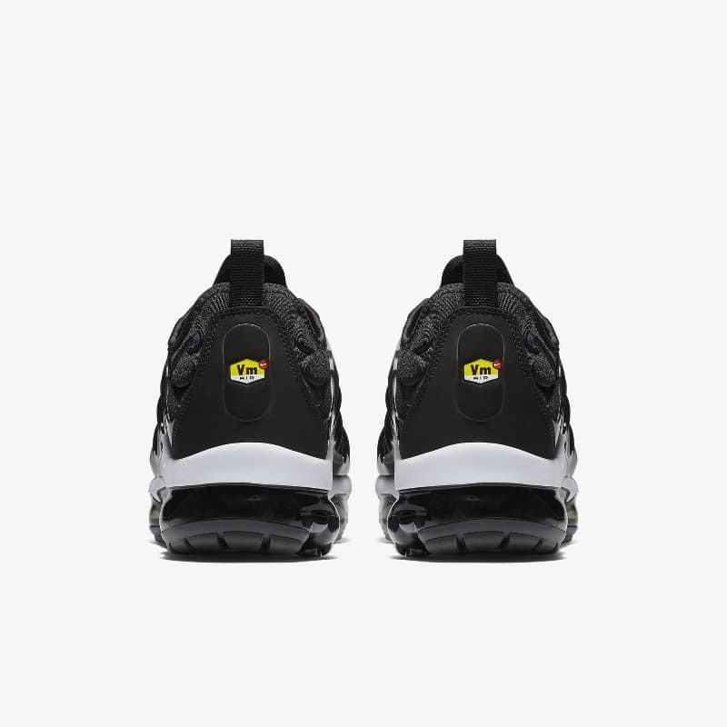 Black and white vapormax tn online